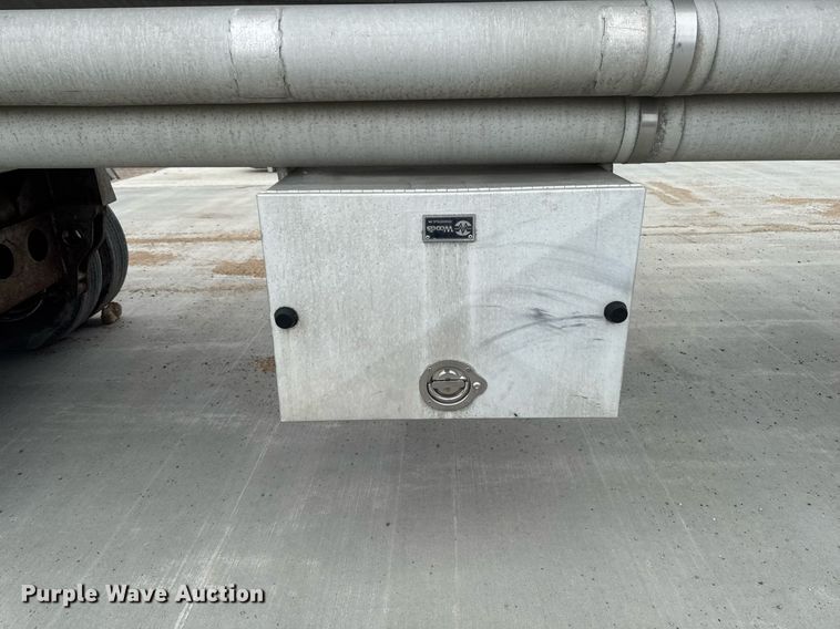 image for item DT0702 1978 Fruehauf TAG-F2-EDT9500 tank trailer