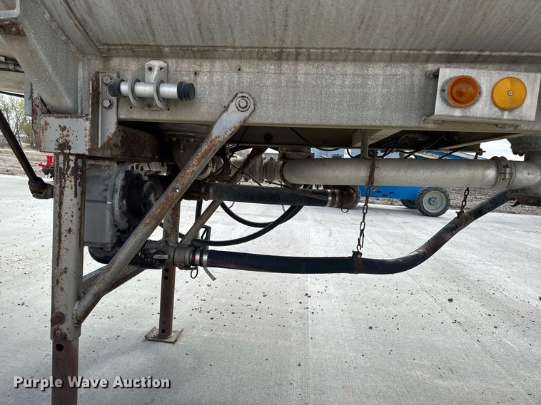 image for item DT0702 1978 Fruehauf TAG-F2-EDT9500 tank trailer