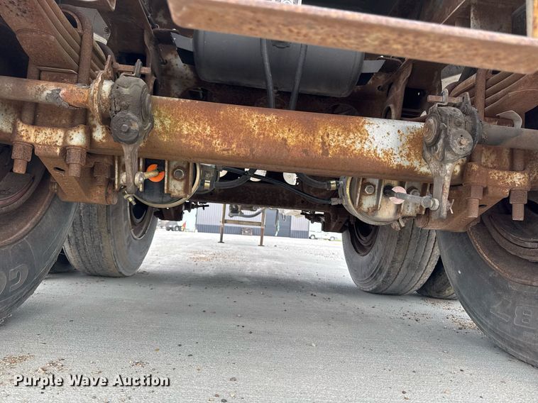 image for item DT0702 1978 Fruehauf TAG-F2-EDT9500 tank trailer