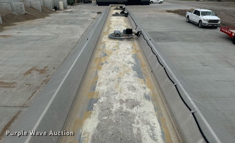 image for item DT0702 1978 Fruehauf TAG-F2-EDT9500 tank trailer