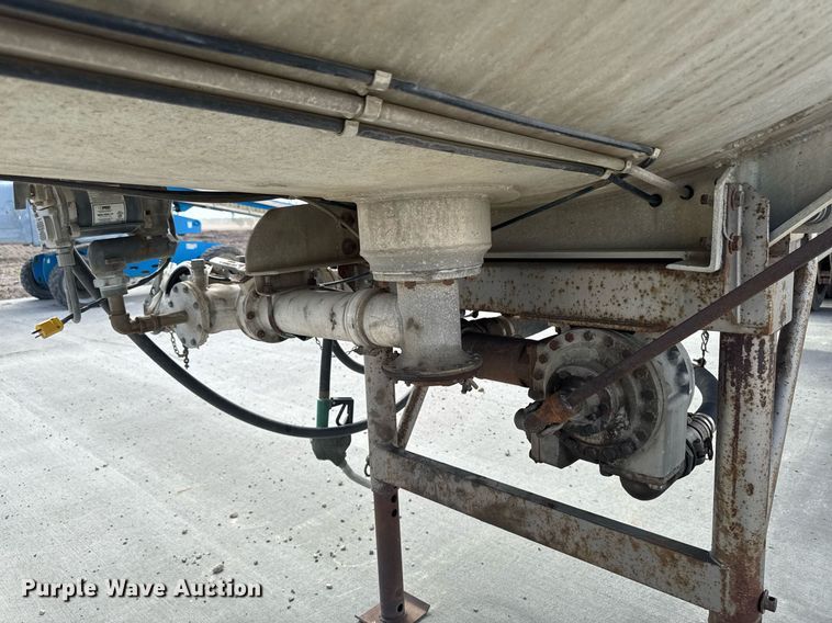 image for item DT0702 1978 Fruehauf TAG-F2-EDT9500 tank trailer