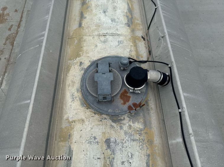 image for item DT0702 1978 Fruehauf TAG-F2-EDT9500 tank trailer