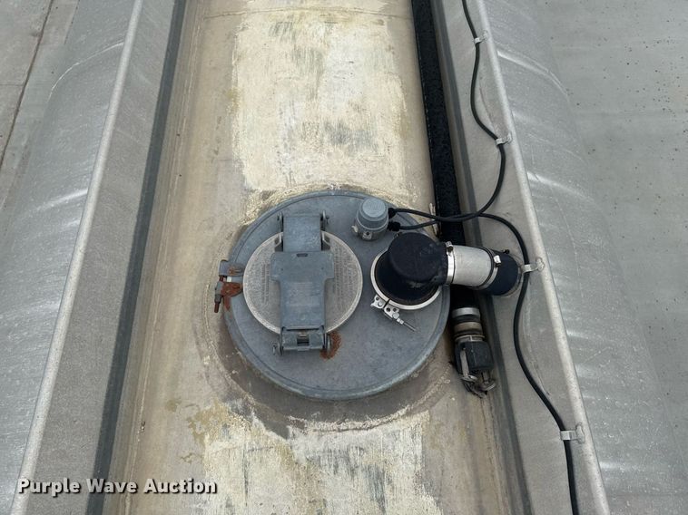 image for item DT0702 1978 Fruehauf TAG-F2-EDT9500 tank trailer