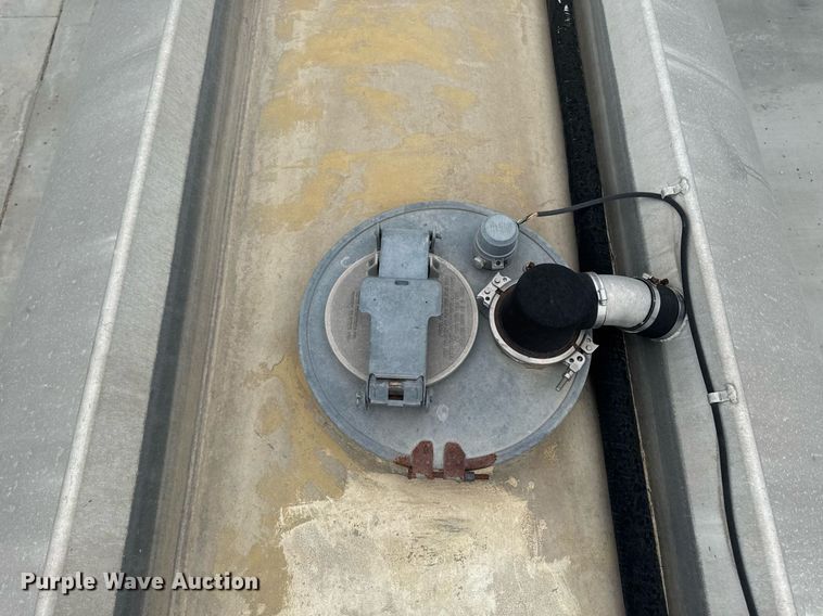 image for item DT0702 1978 Fruehauf TAG-F2-EDT9500 tank trailer