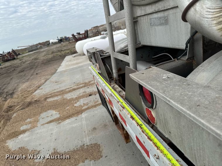 image for item DT0702 1978 Fruehauf TAG-F2-EDT9500 tank trailer