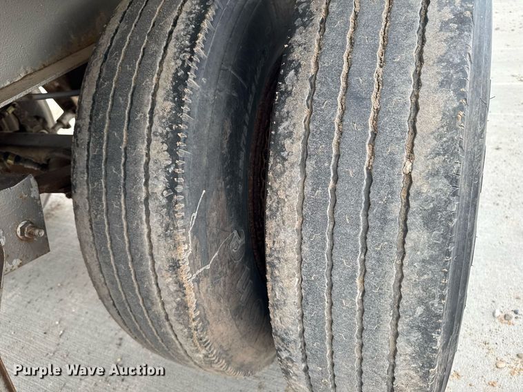 image for item DT0702 1978 Fruehauf TAG-F2-EDT9500 tank trailer