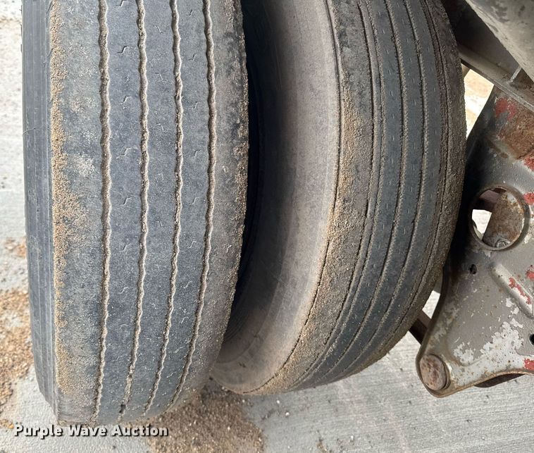 image for item DT0702 1978 Fruehauf TAG-F2-EDT9500 tank trailer