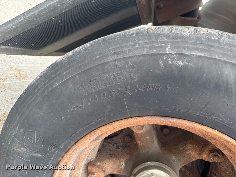 image for item DT0702 1978 Fruehauf TAG-F2-EDT9500 tank trailer