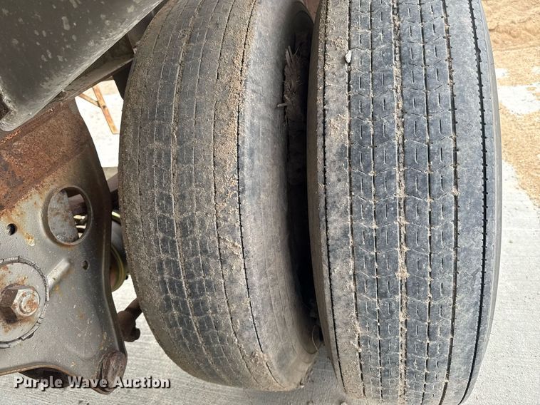 image for item DT0702 1978 Fruehauf TAG-F2-EDT9500 tank trailer