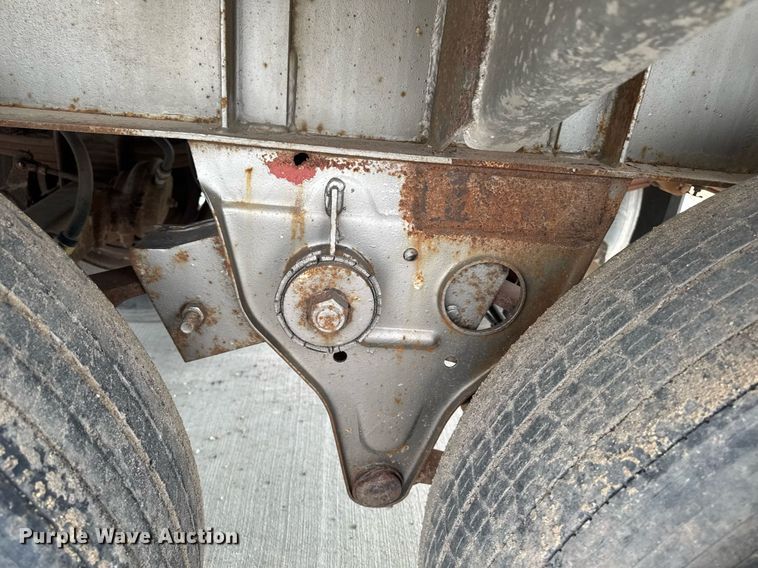 image for item DT0702 1978 Fruehauf TAG-F2-EDT9500 tank trailer