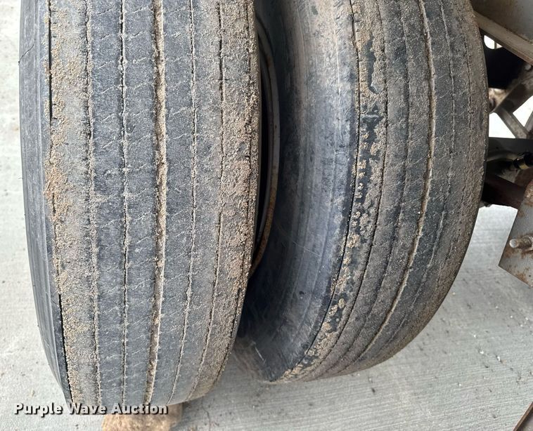 image for item DT0702 1978 Fruehauf TAG-F2-EDT9500 tank trailer