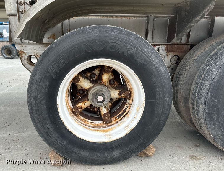 image for item DT0702 1978 Fruehauf TAG-F2-EDT9500 tank trailer