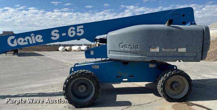 image for item DT0703 2004 Genie S-65 4x4 boom lift