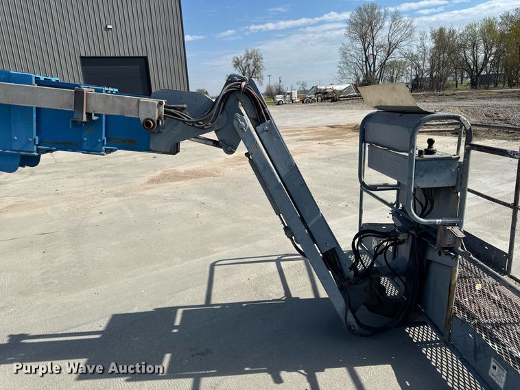 image for item DT0703 2004 Genie S-65 4x4 boom lift