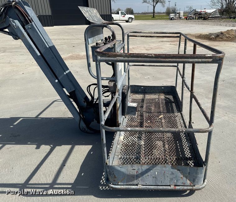 image for item DT0703 2004 Genie S-65 4x4 boom lift