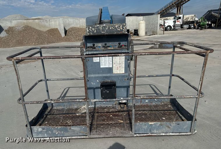 image for item DT0703 2004 Genie S-65 4x4 boom lift