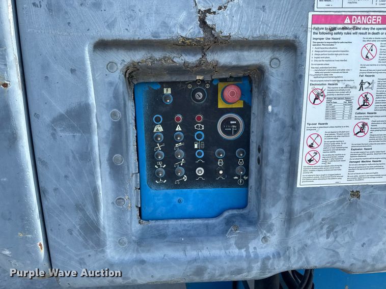 image for item DT0703 2004 Genie S-65 4x4 boom lift