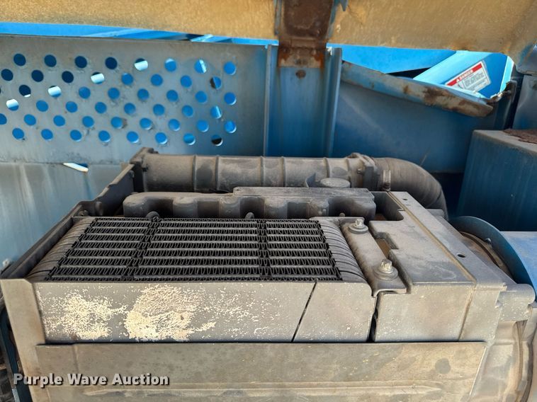 image for item DT0703 2004 Genie S-65 4x4 boom lift