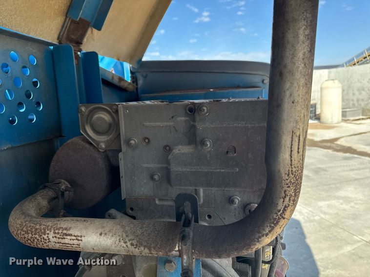 image for item DT0703 2004 Genie S-65 4x4 boom lift