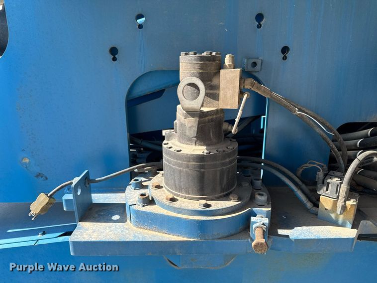 image for item DT0703 2004 Genie S-65 4x4 boom lift