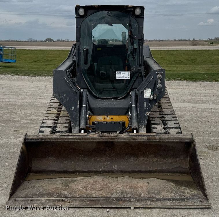 image for item DT0708 2021 John Deere 325G tracked skid steer loader
