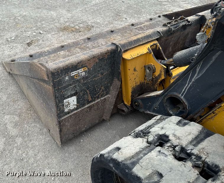 image for item DT0708 2021 John Deere 325G tracked skid steer loader