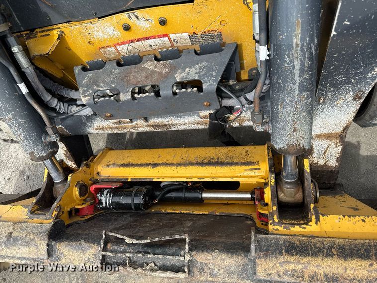 image for item DT0708 2021 John Deere 325G tracked skid steer loader