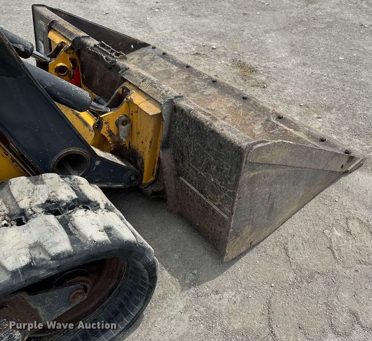 image for item DT0708 2021 John Deere 325G tracked skid steer loader