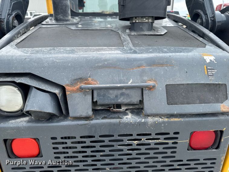 image for item DT0708 2021 John Deere 325G tracked skid steer loader