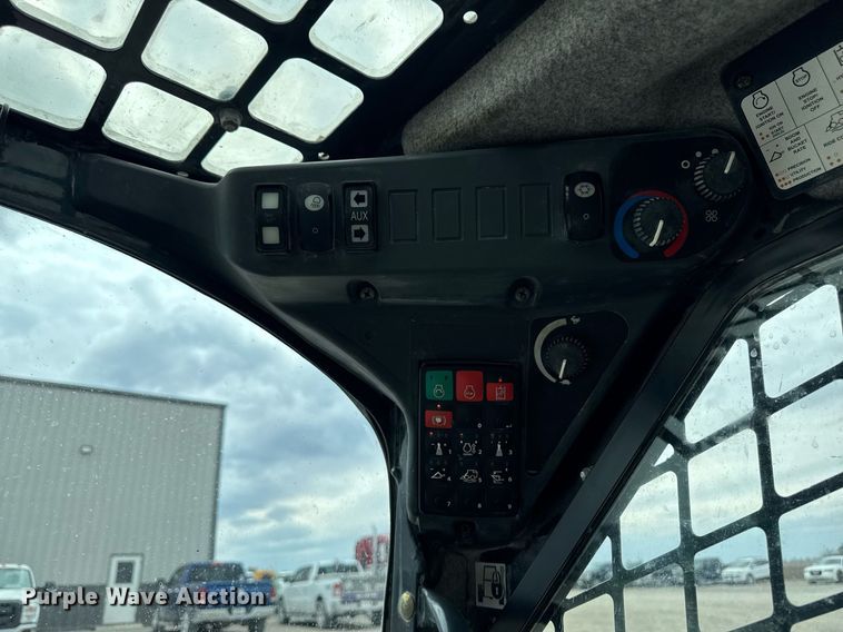 image for item DT0708 2021 John Deere 325G tracked skid steer loader