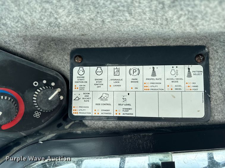 image for item DT0708 2021 John Deere 325G tracked skid steer loader