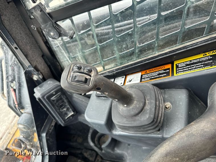 image for item DT0708 2021 John Deere 325G tracked skid steer loader