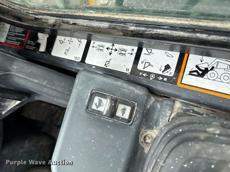 image for item DT0708 2021 John Deere 325G tracked skid steer loader