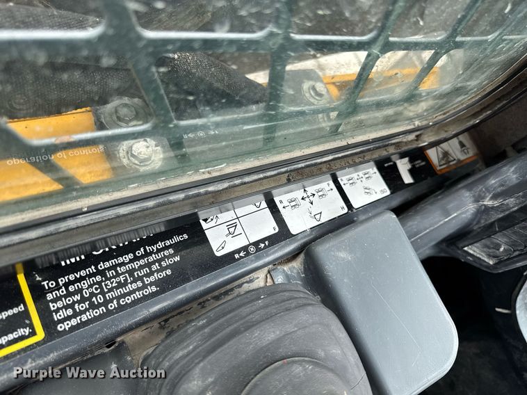 image for item DT0708 2021 John Deere 325G tracked skid steer loader