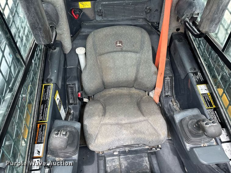 image for item DT0708 2021 John Deere 325G tracked skid steer loader