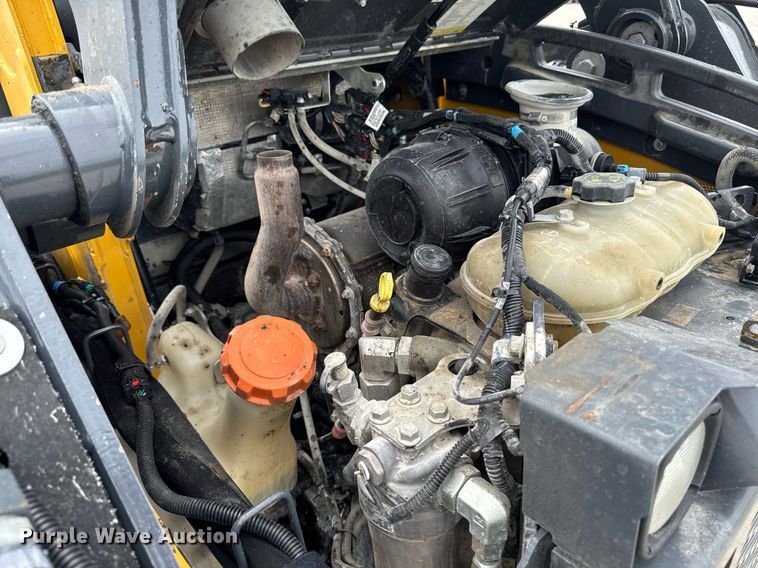 image for item DT0708 2021 John Deere 325G tracked skid steer loader