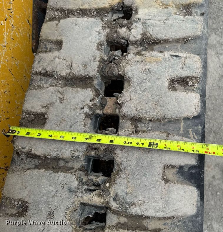 image for item DT0708 2021 John Deere 325G tracked skid steer loader