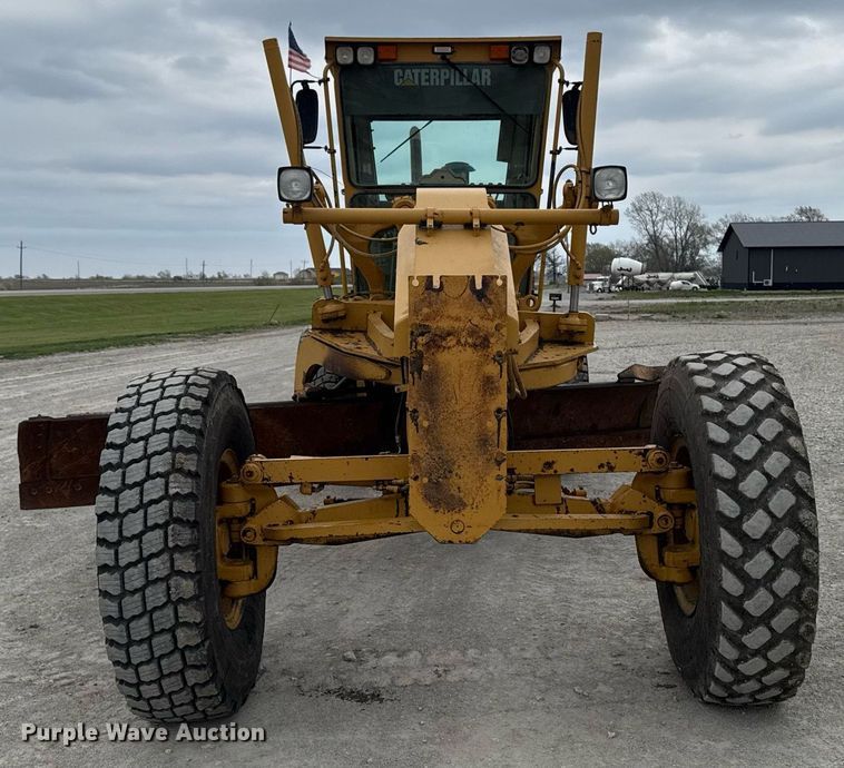 image for item DT0709 2001 Caterpillar 140H motor grader