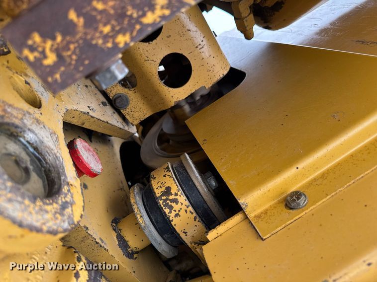 image for item DT0709 2001 Caterpillar 140H motor grader