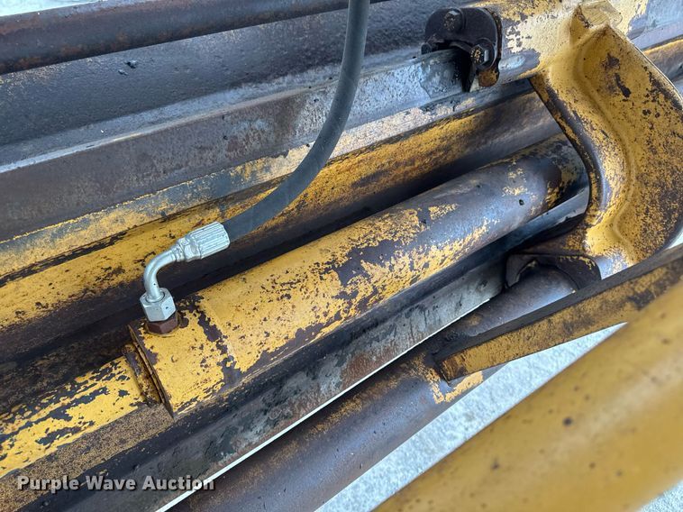 image for item DT0709 2001 Caterpillar 140H motor grader