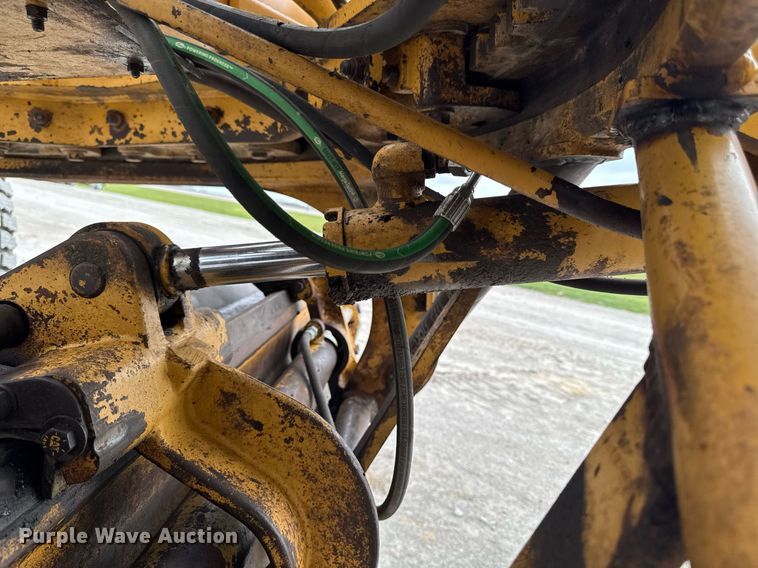 image for item DT0709 2001 Caterpillar 140H motor grader