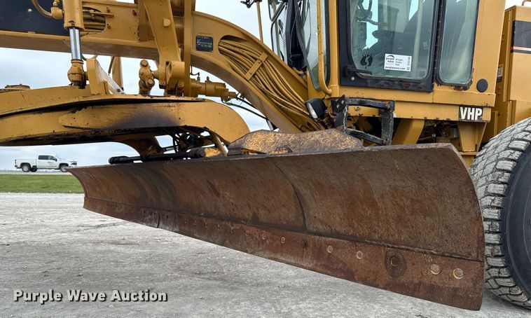 image for item DT0709 2001 Caterpillar 140H motor grader