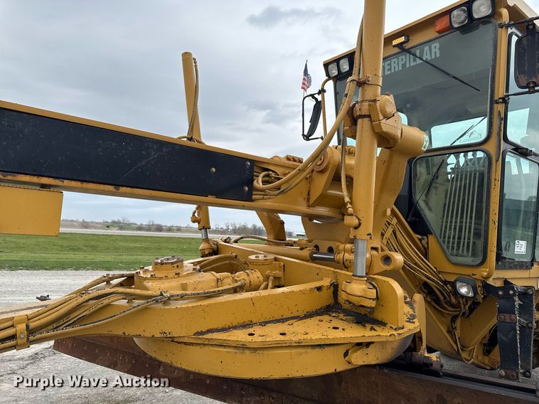 image for item DT0709 2001 Caterpillar 140H motor grader