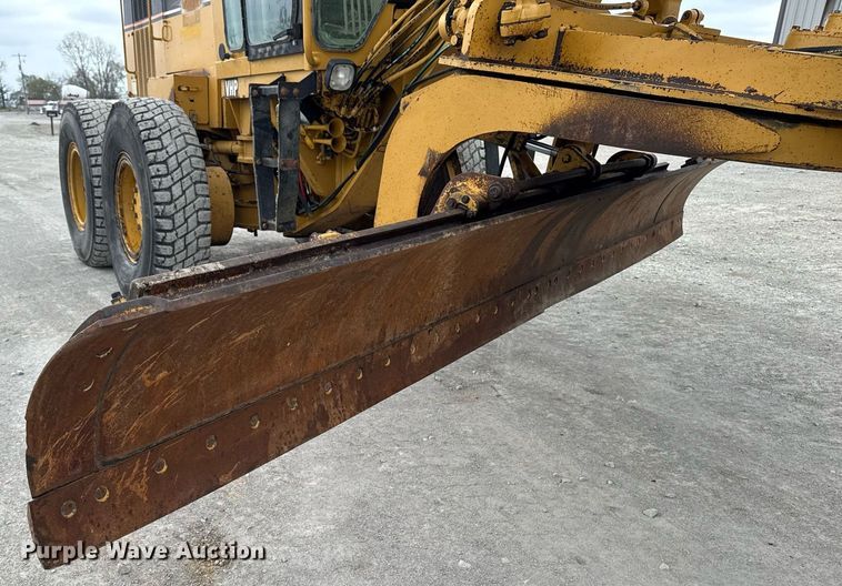 image for item DT0709 2001 Caterpillar 140H motor grader