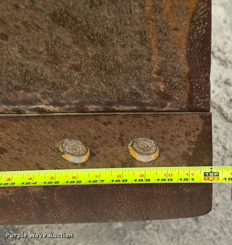 image for item DT0709 2001 Caterpillar 140H motor grader