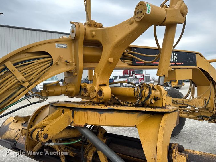 image for item DT0709 2001 Caterpillar 140H motor grader
