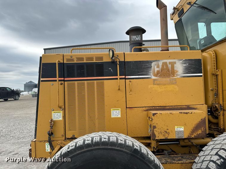 image for item DT0709 2001 Caterpillar 140H motor grader