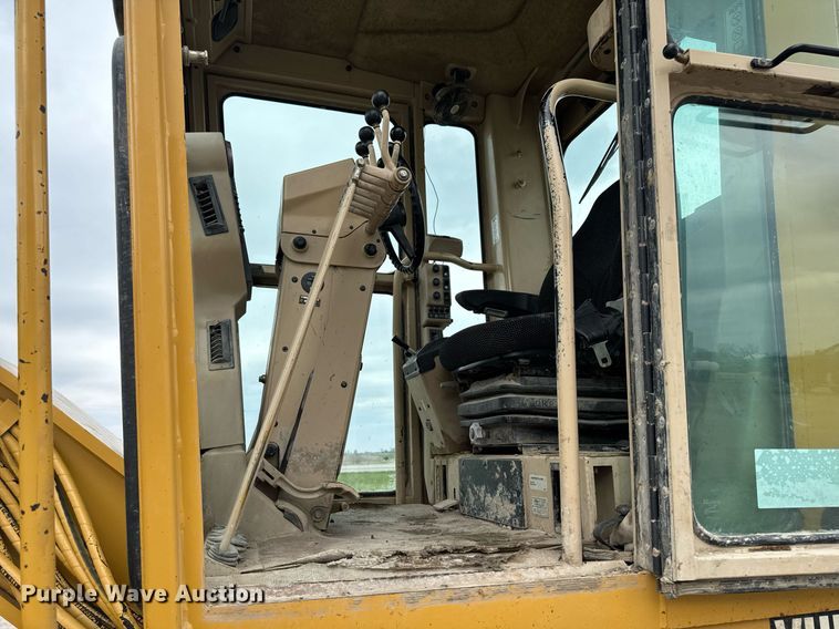 image for item DT0709 2001 Caterpillar 140H motor grader