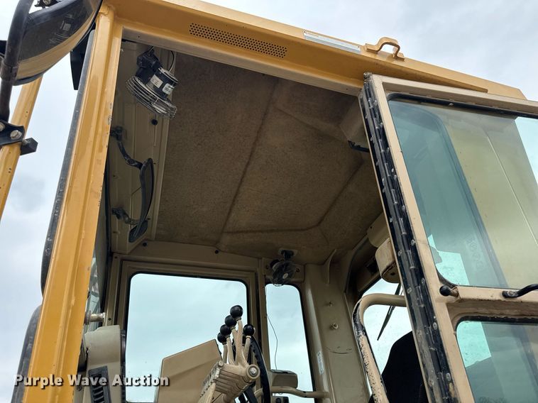 image for item DT0709 2001 Caterpillar 140H motor grader