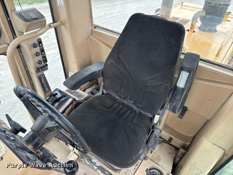 image for item DT0709 2001 Caterpillar 140H motor grader